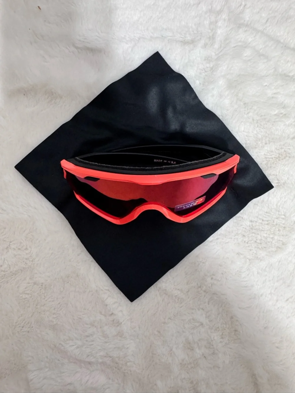 Oakley Snow Goggles with Bright Orange Frame and Red Lens - Picture 13 of 13